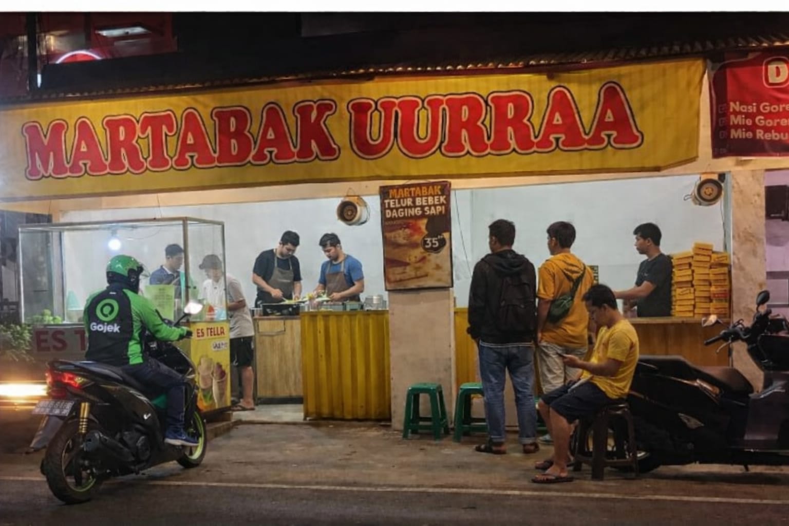 Tampak depan outlet Martabak UURRAA