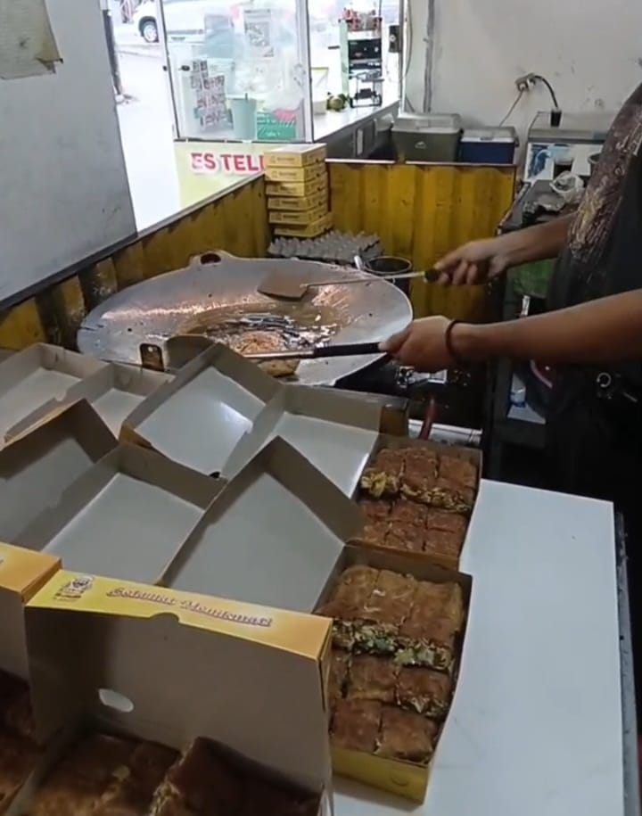 Proses produksi Martabak UURRAA